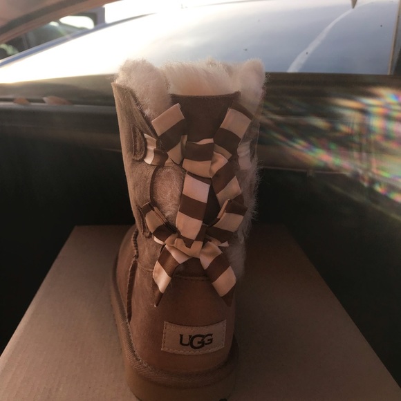 Ugg Bailey Bowtie Boot.. - Picture 2 of 2